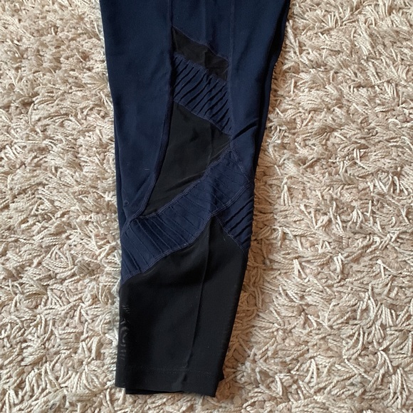 Athleta leggings - Picture 4 of 11